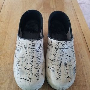 Dansco size 8